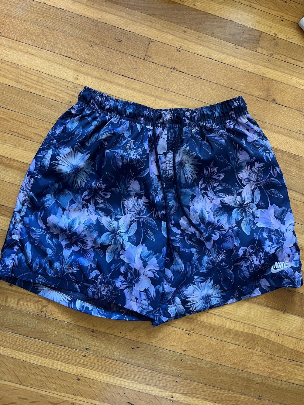 Nike purple lavender floral botanical swimsuit swim shorts trunks L short fun